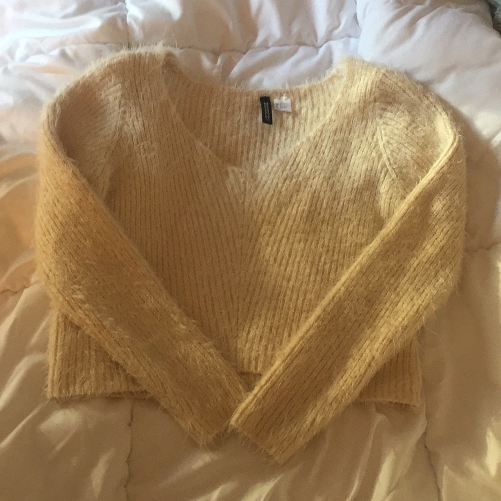Cropped Eyelash Knit Sweater - Picture 5 of 6